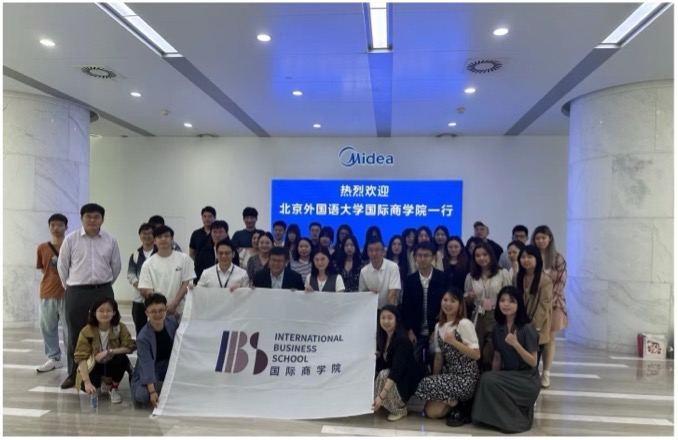 IBS.BFSU teachers and students visited Midea Group